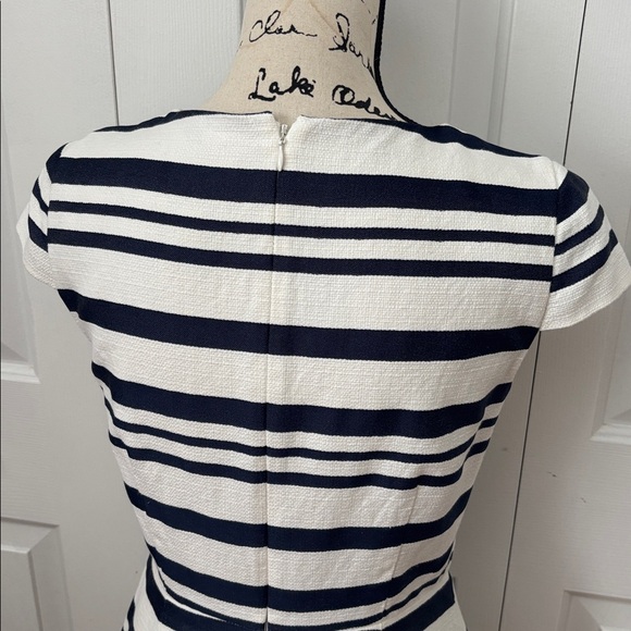 J. Crew suiting Navy & White Cap sleeve fitted dress. Sz 4 - Picture 3 of 7